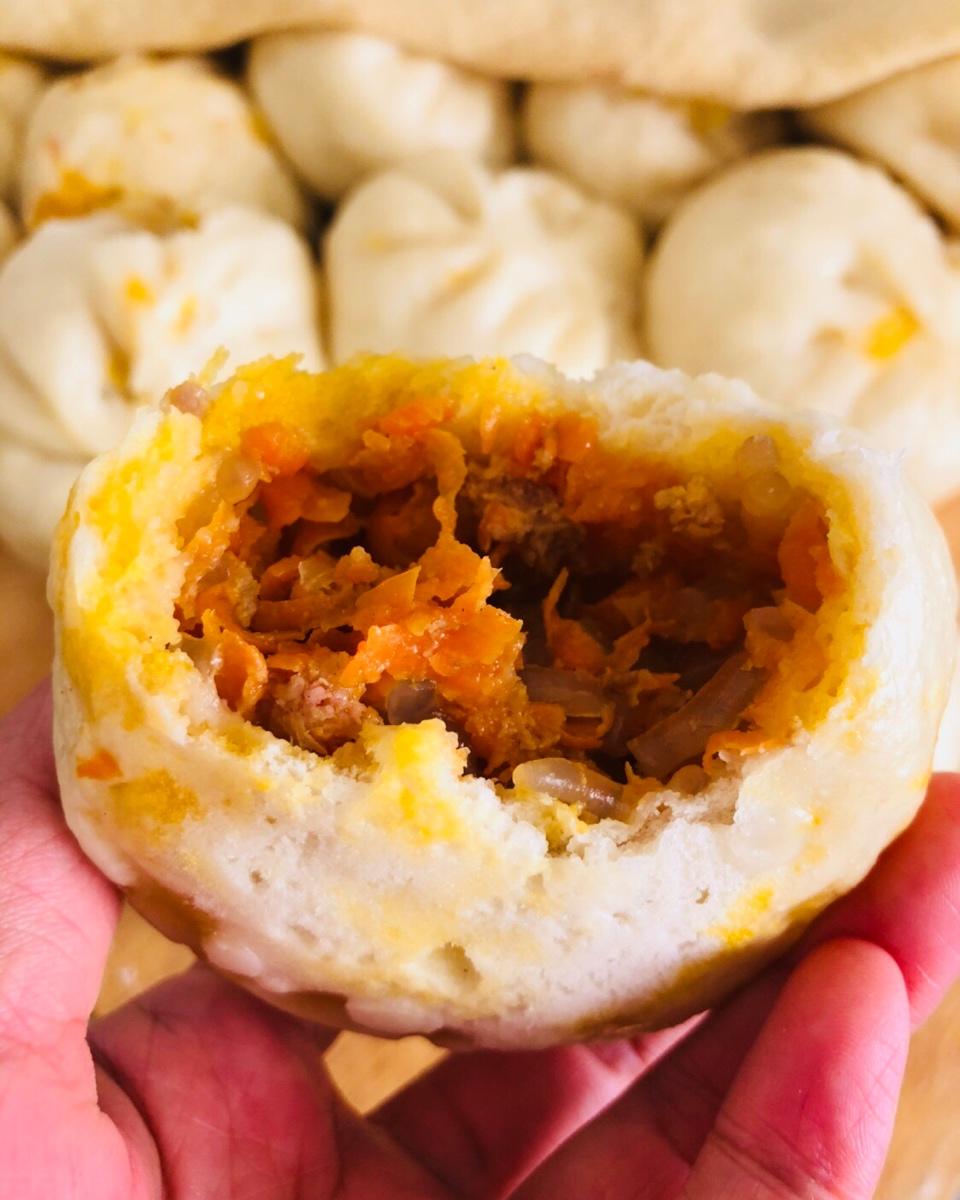 大柚子的小厨房做的牛肉胡萝卜喷香大包子