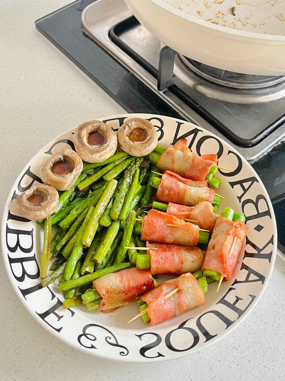 芦笋培根 口蘑的做法