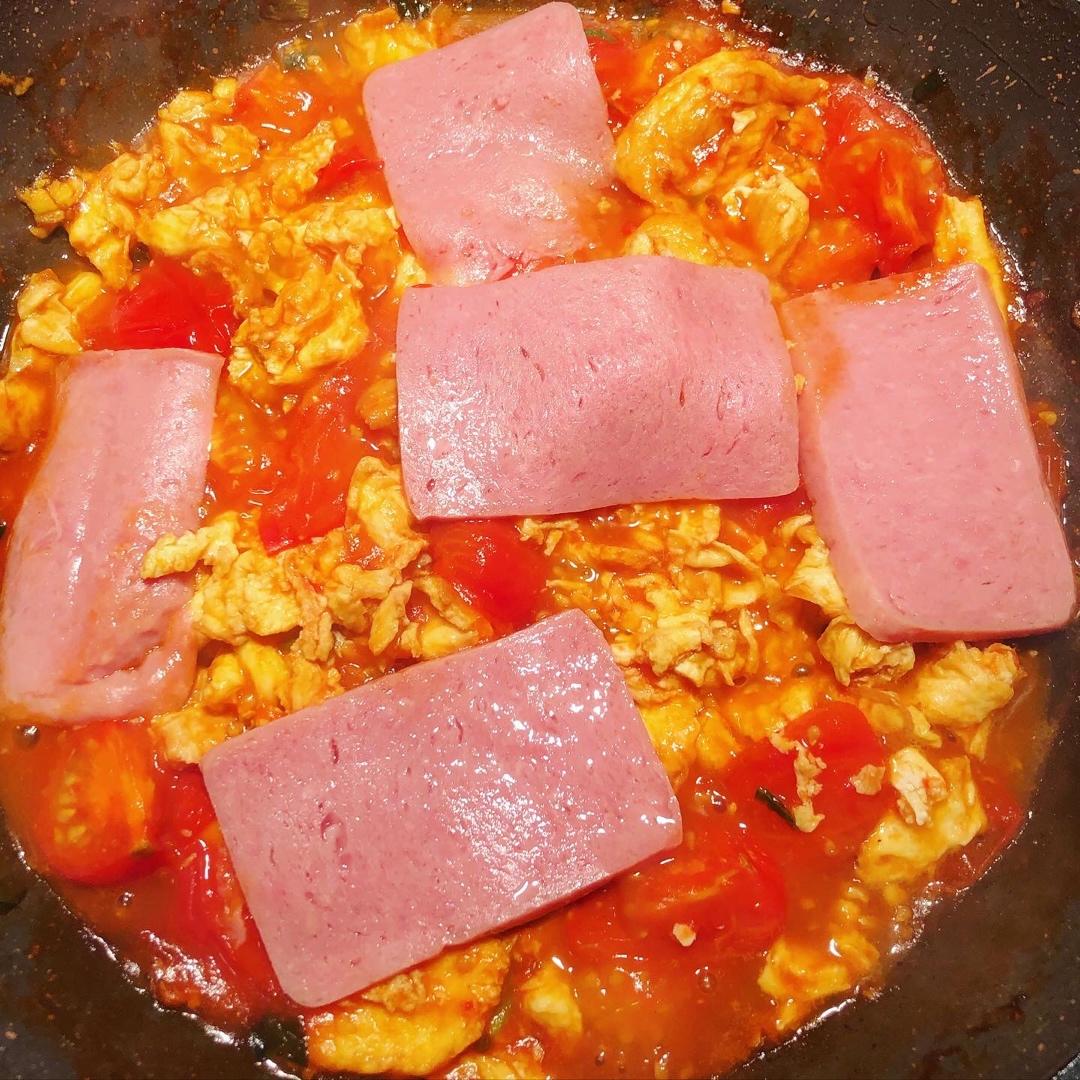西红柿鸡蛋炒午餐肉