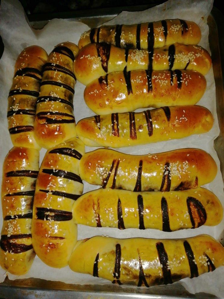 豆沙毛毛虫面包