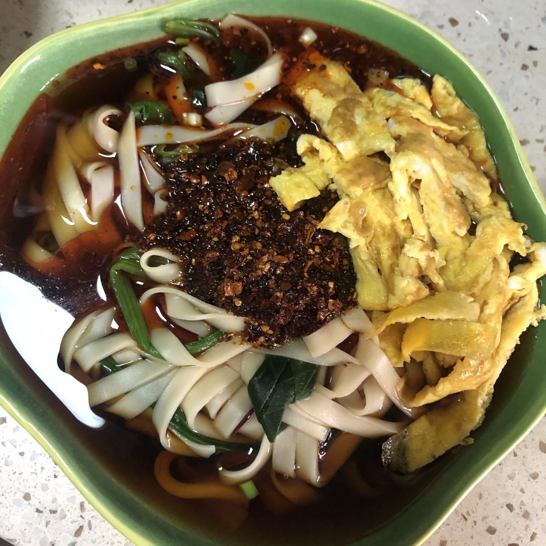 油泼辣子酸汤面