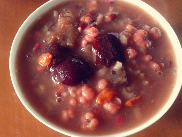 红豆薏米粥 (Red Bean and Pearl Barley Congee)