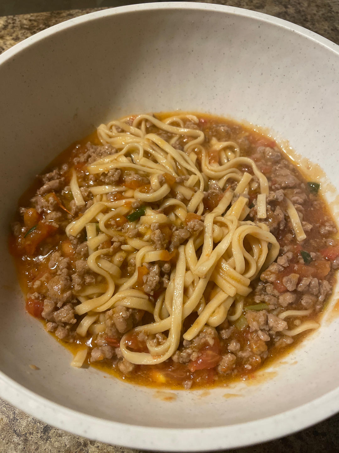 一碗根本不够的番茄肉酱面