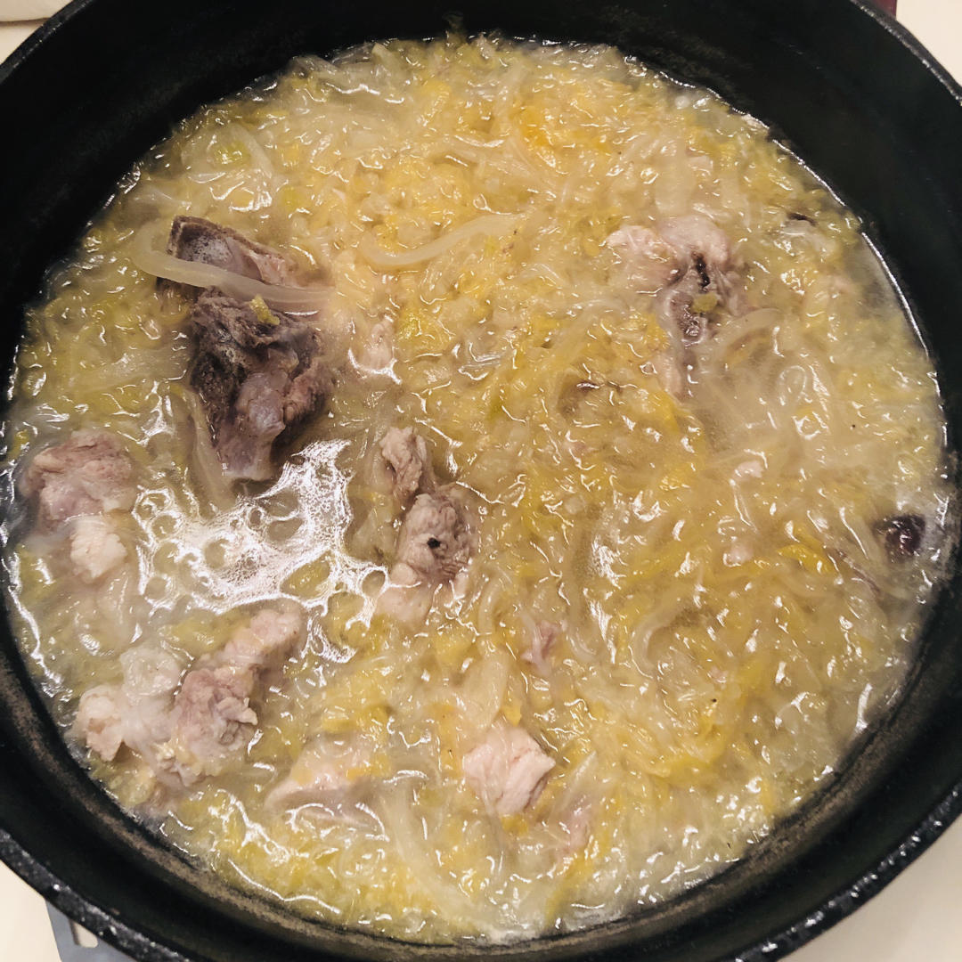 大骨棒炖酸菜