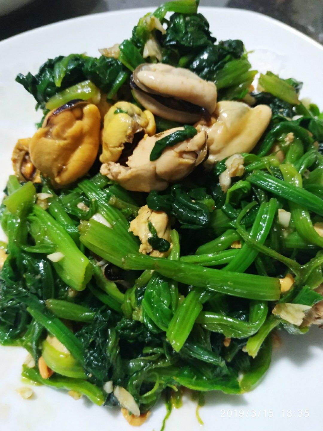 芦果儿做的菠菜拌海虹