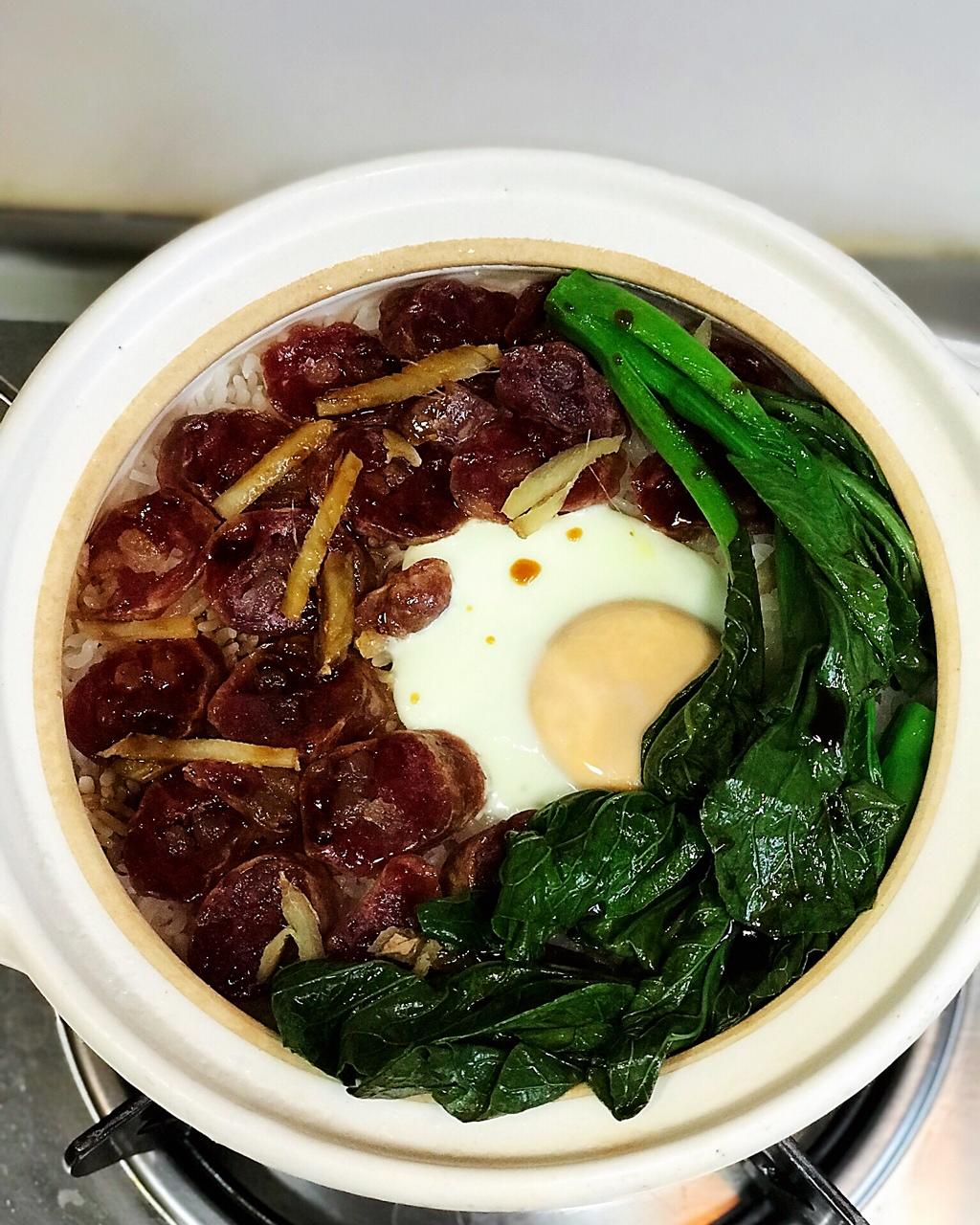 广式腊味煲仔饭