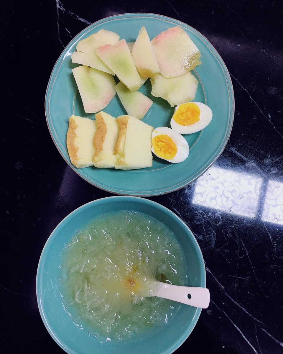 银耳桃胶莲子羹｜养颜平民版燕窝
