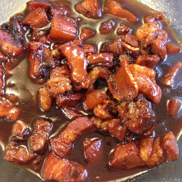 吃着碗里望着锅里的红烧肉