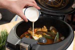 法式奶油鲜贝浓汤的做法 步骤9