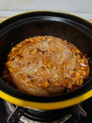 鲜香入味的冬菇虾米粉丝煲的做法 步骤8