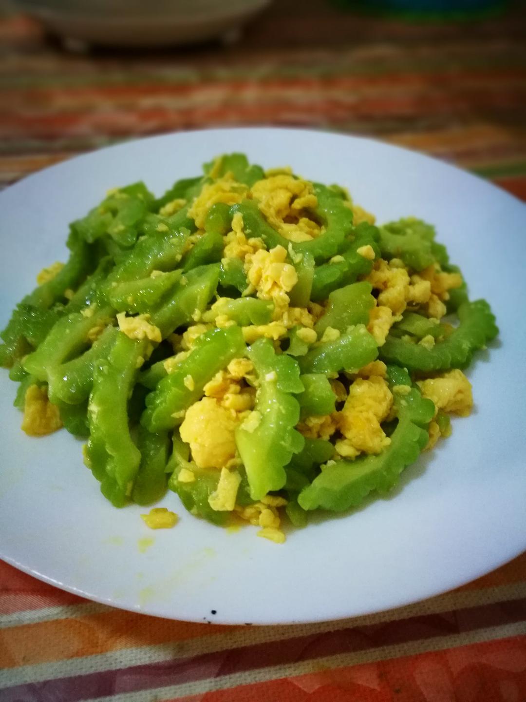 翻筋小厨做的苦瓜炒蛋