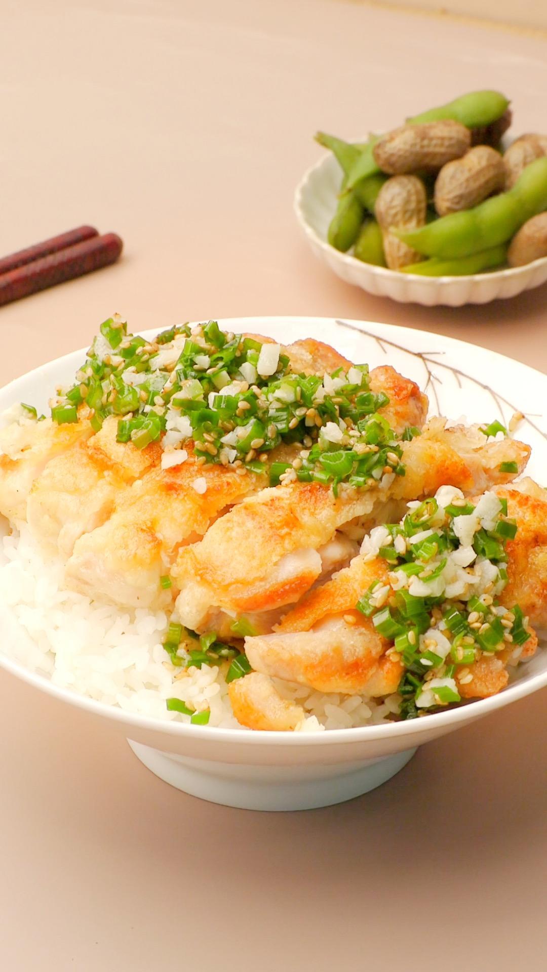 1碗腌制料酒1小勺盐1小勺白胡椒粉一丢丢姜丝3g葱油汁小葱4根蒜1瓣盐