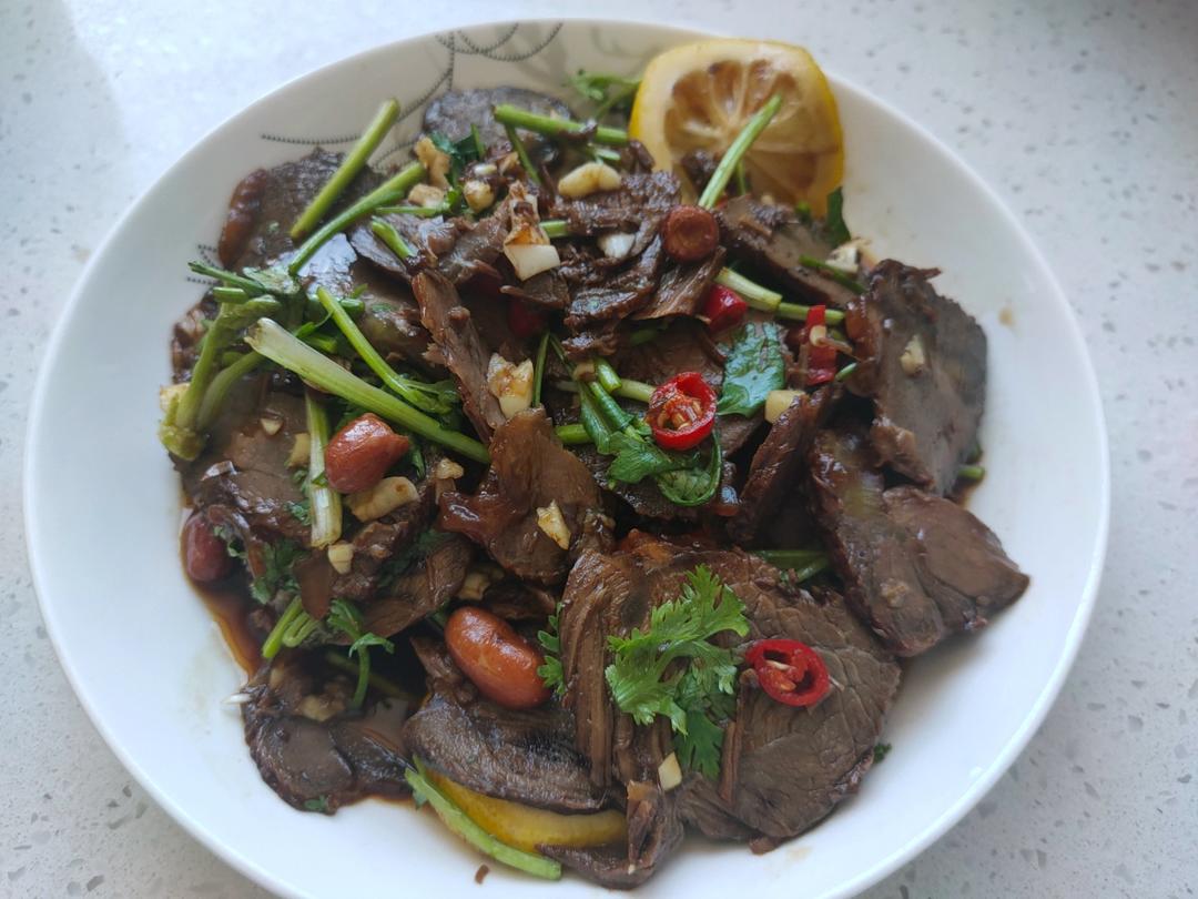 凉拌卤牛肉