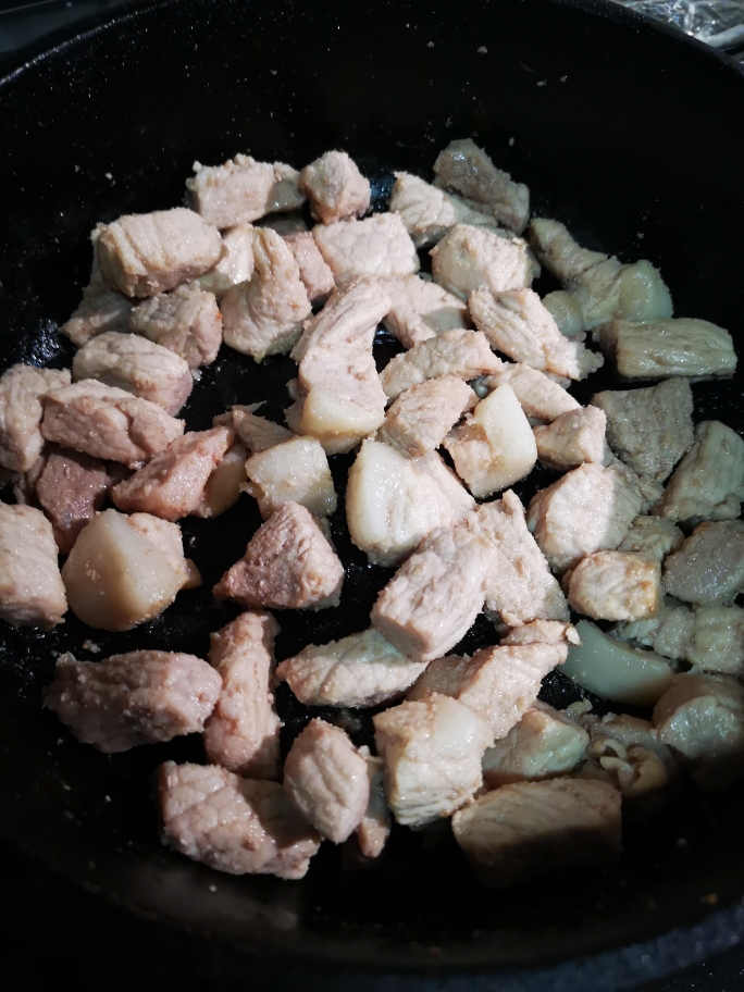 秘制笋干鲍鱼红烧肉的做法 步骤3