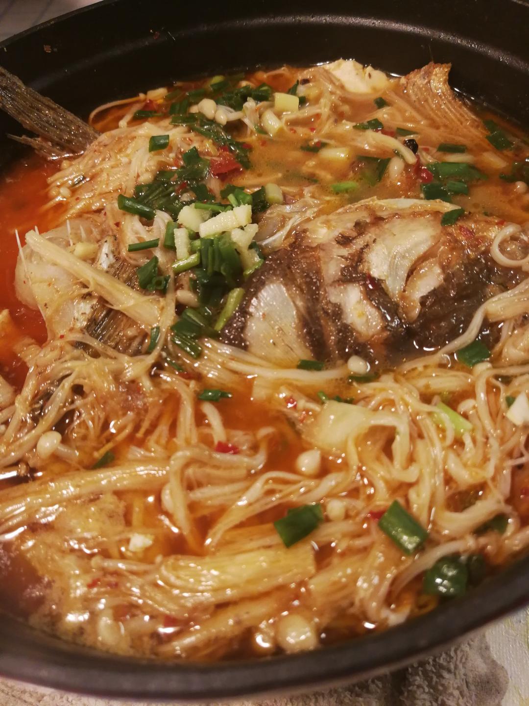 铁锅鱼头炖豆腐