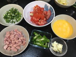 最下饭的豪华版西红柿炒鸡蛋的做法 步骤1