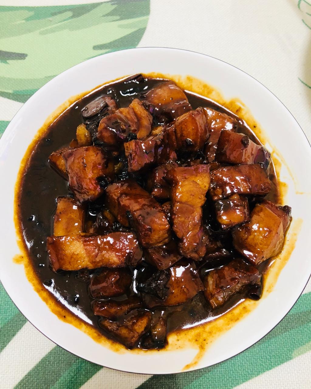 吃着碗里望着锅里的红烧肉