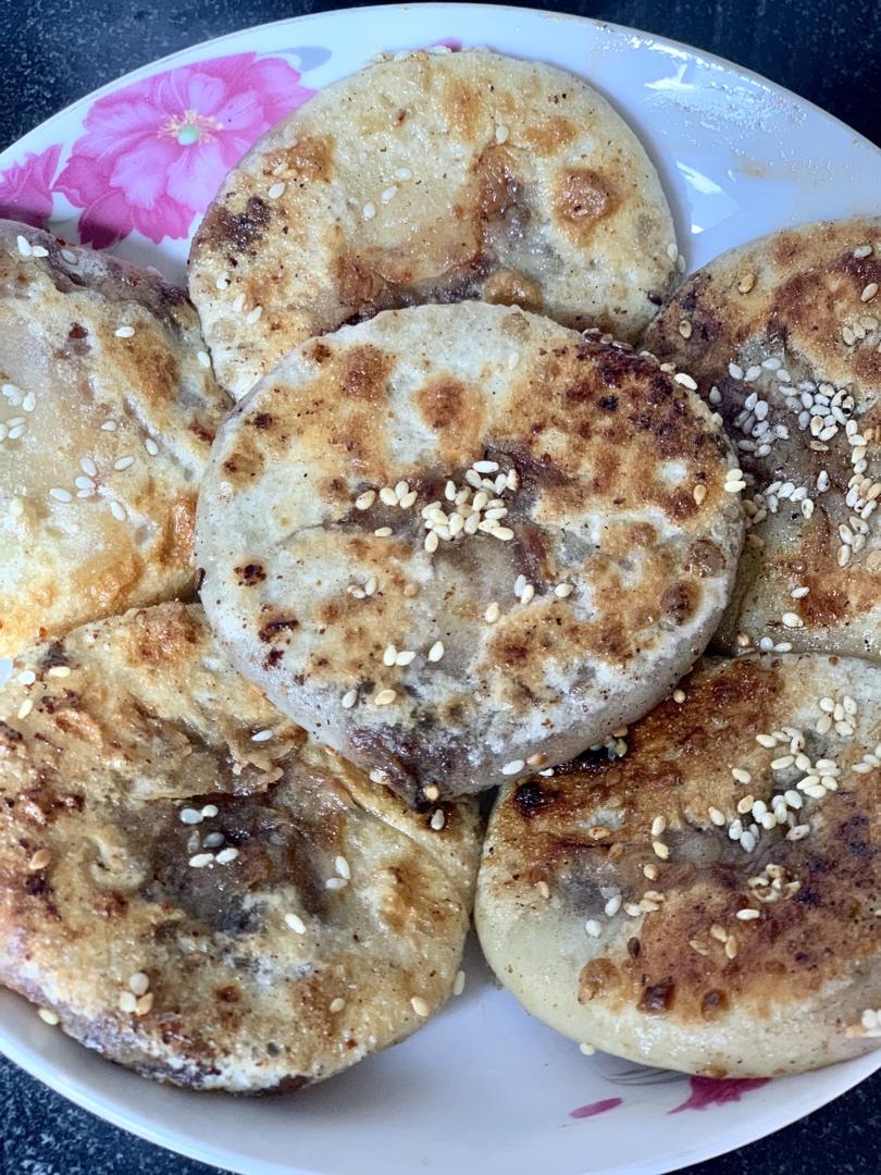 んmandyん做的外酥里软香掉牙的麻酱红糖饼