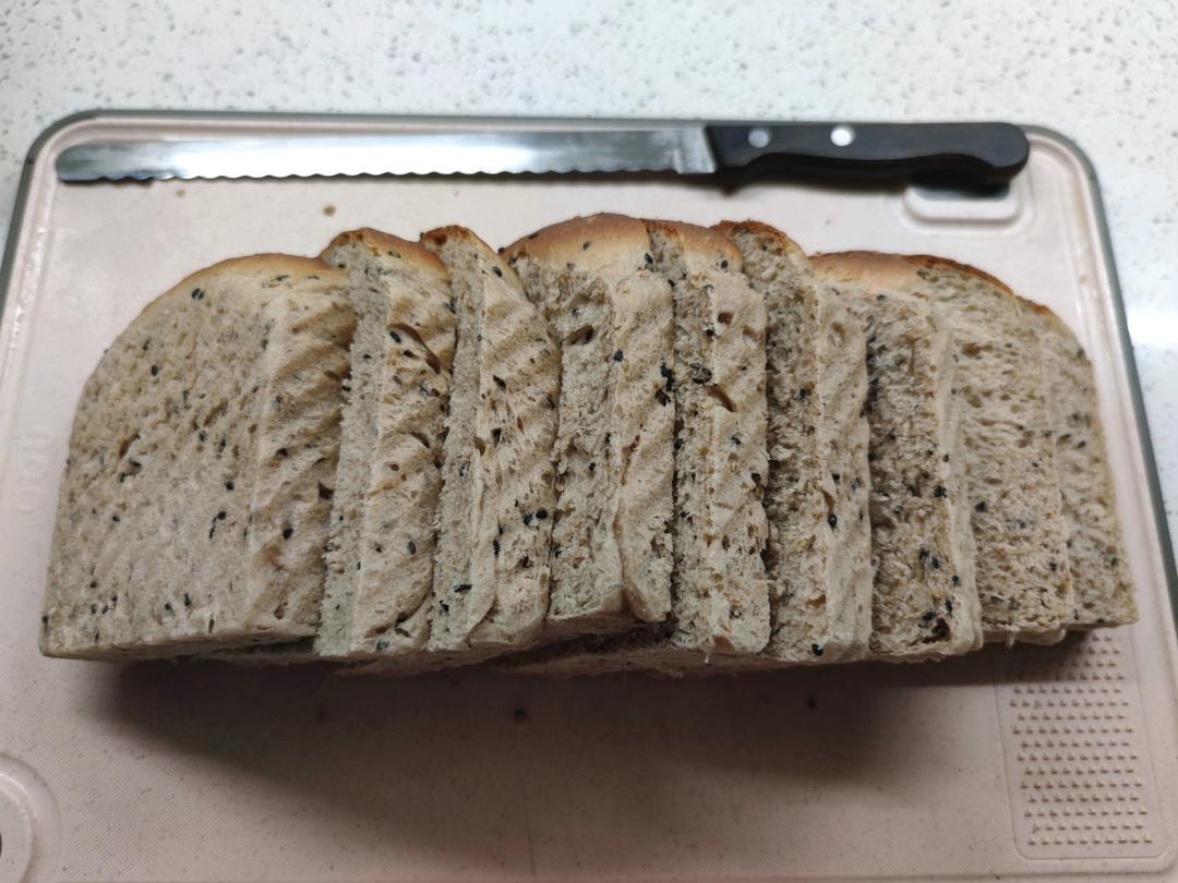 100%纯黑麦吐司 芝麻黑麦吐司