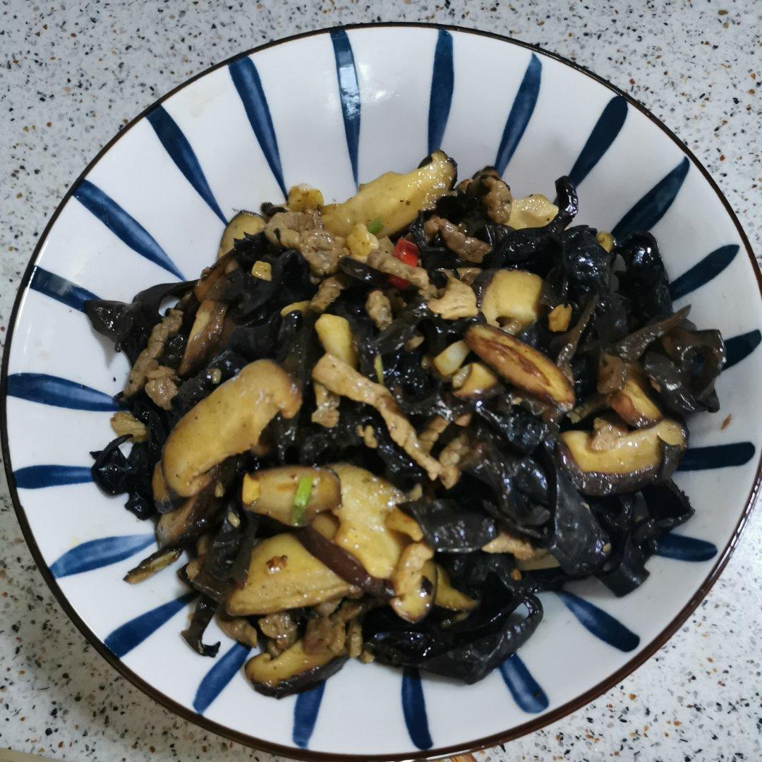 香菇木耳炒肉