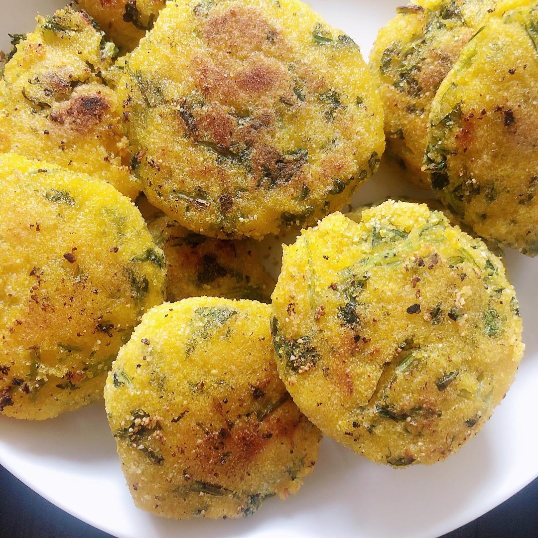玉米面菜饼子（贴饼子）