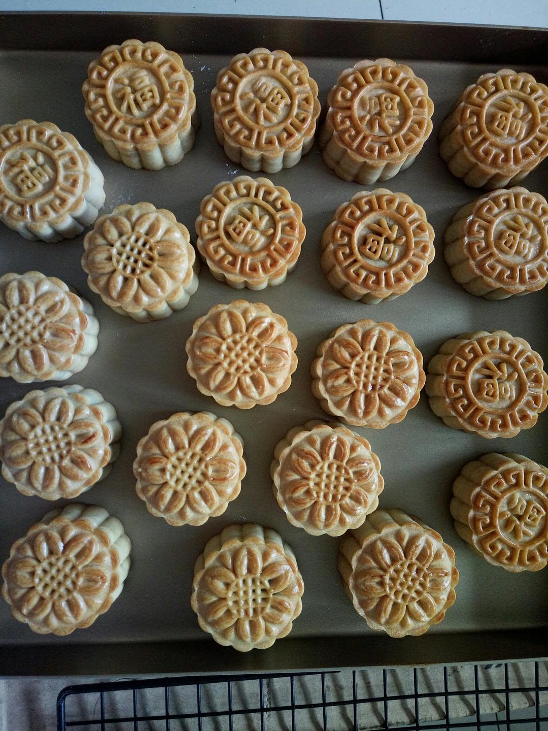 广式月饼—蛋黄莲蓉月饼