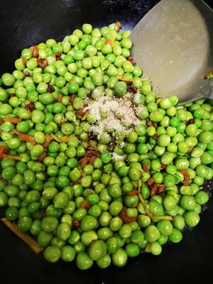 鲜甜下饭的海米烧豌豆的做法 步骤5