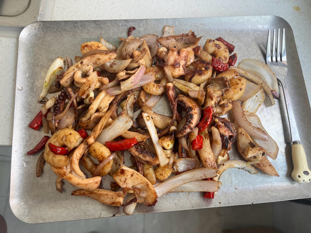 爆炒鱿鱼须，加上这一步，可以与铁板鱿鱼媲美