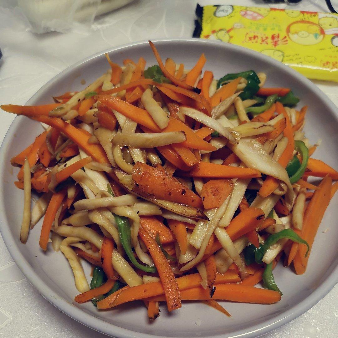 杏鲍菇／鸡腿菇炒青椒