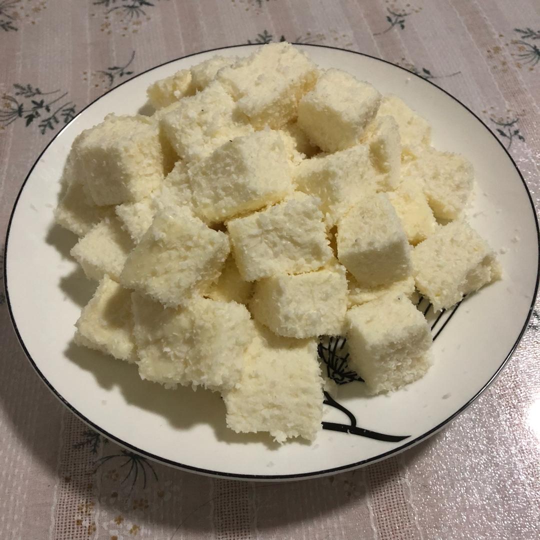 椰丝牛奶小方糕