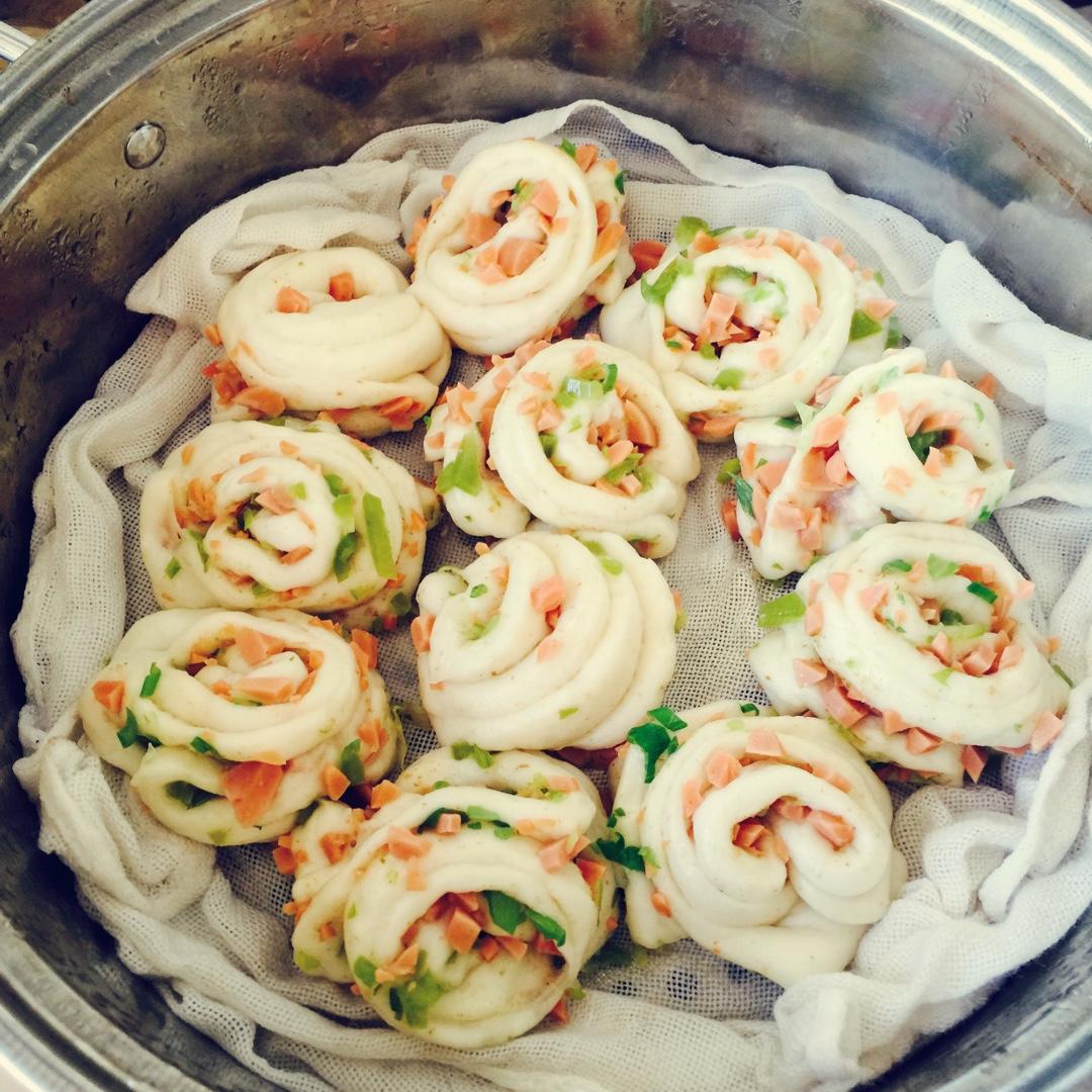 最好吃的火腿葱香花卷—附让葱不变黄的小窍门