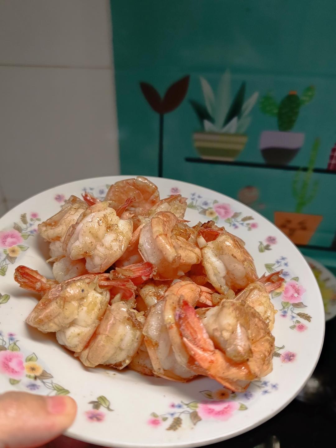 30秒学会香酥入味的蒜香炒大虾