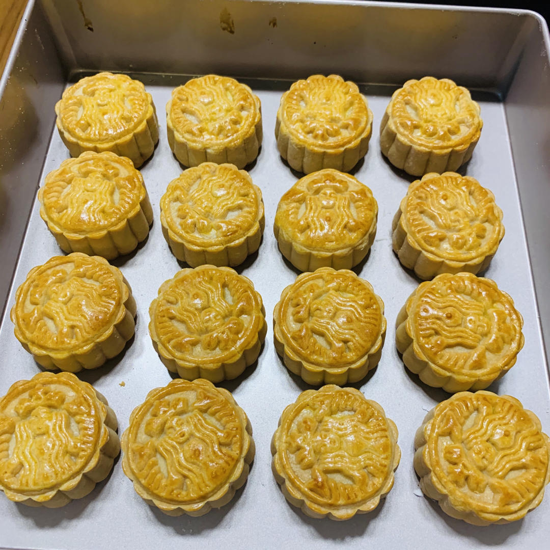 广式莲蓉（豆沙）蛋黄月饼（超详细步骤）