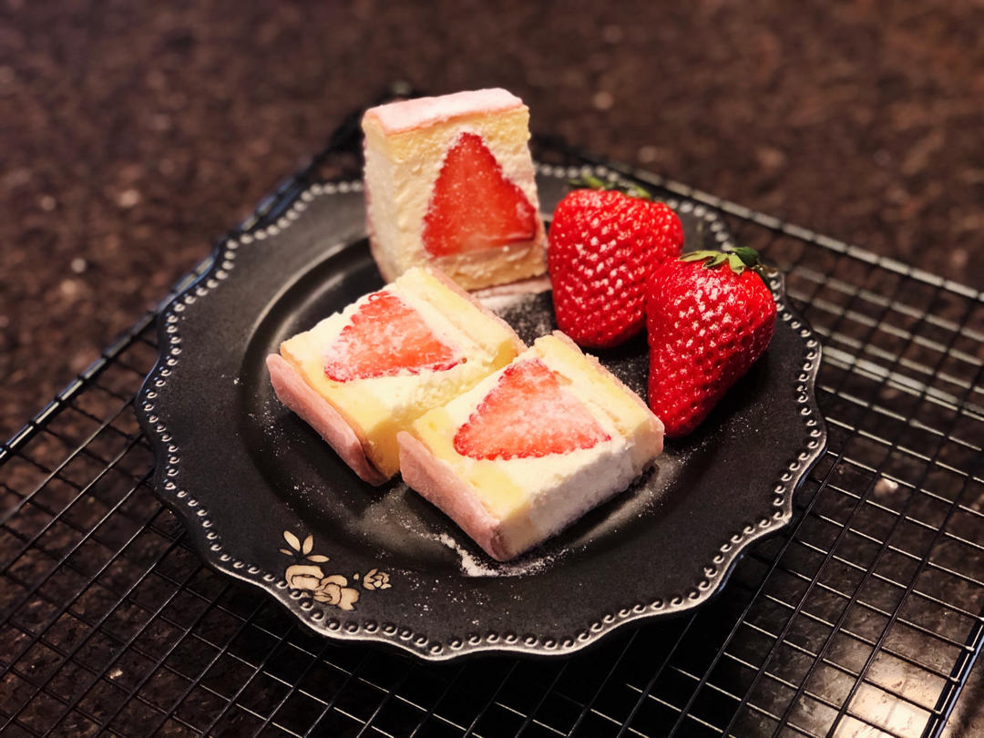 草莓白玉卷【曼食慢语】