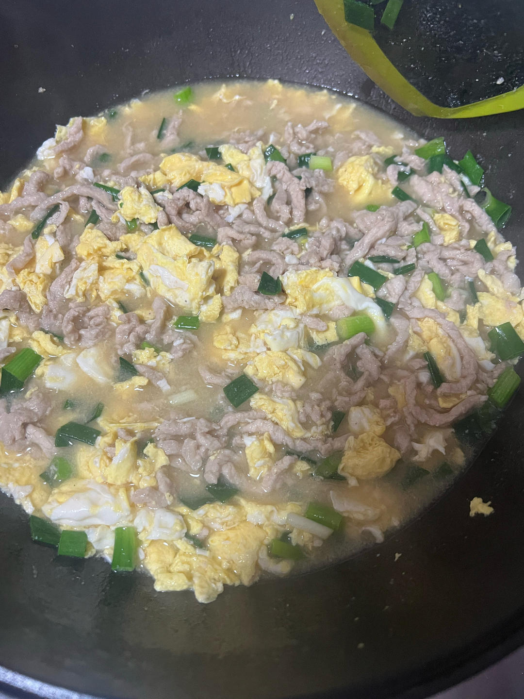 夏天该有的肉汆蛋  鸡蛋肉末汤 五红汤  韭菜香干 小菜笋   豆干 辣炒香干