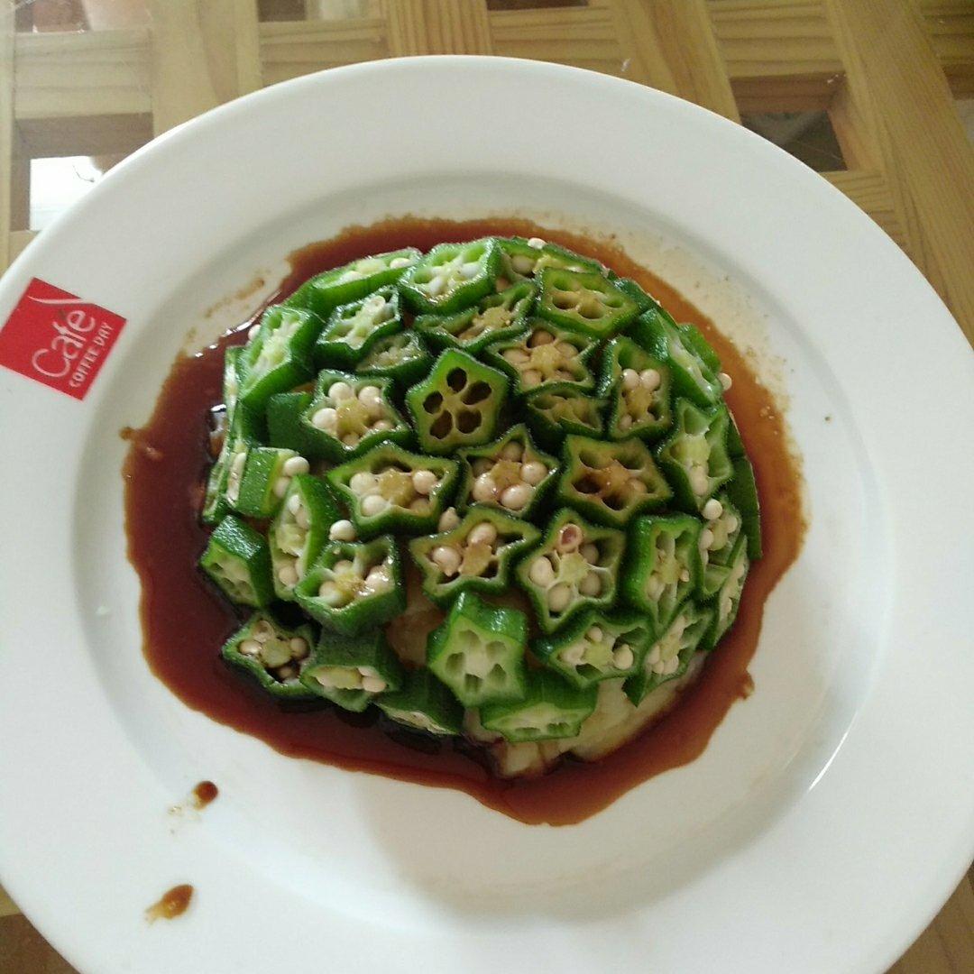 这绝对是秋葵颜值最高的做法，好看又好吃，端上桌最先光盘