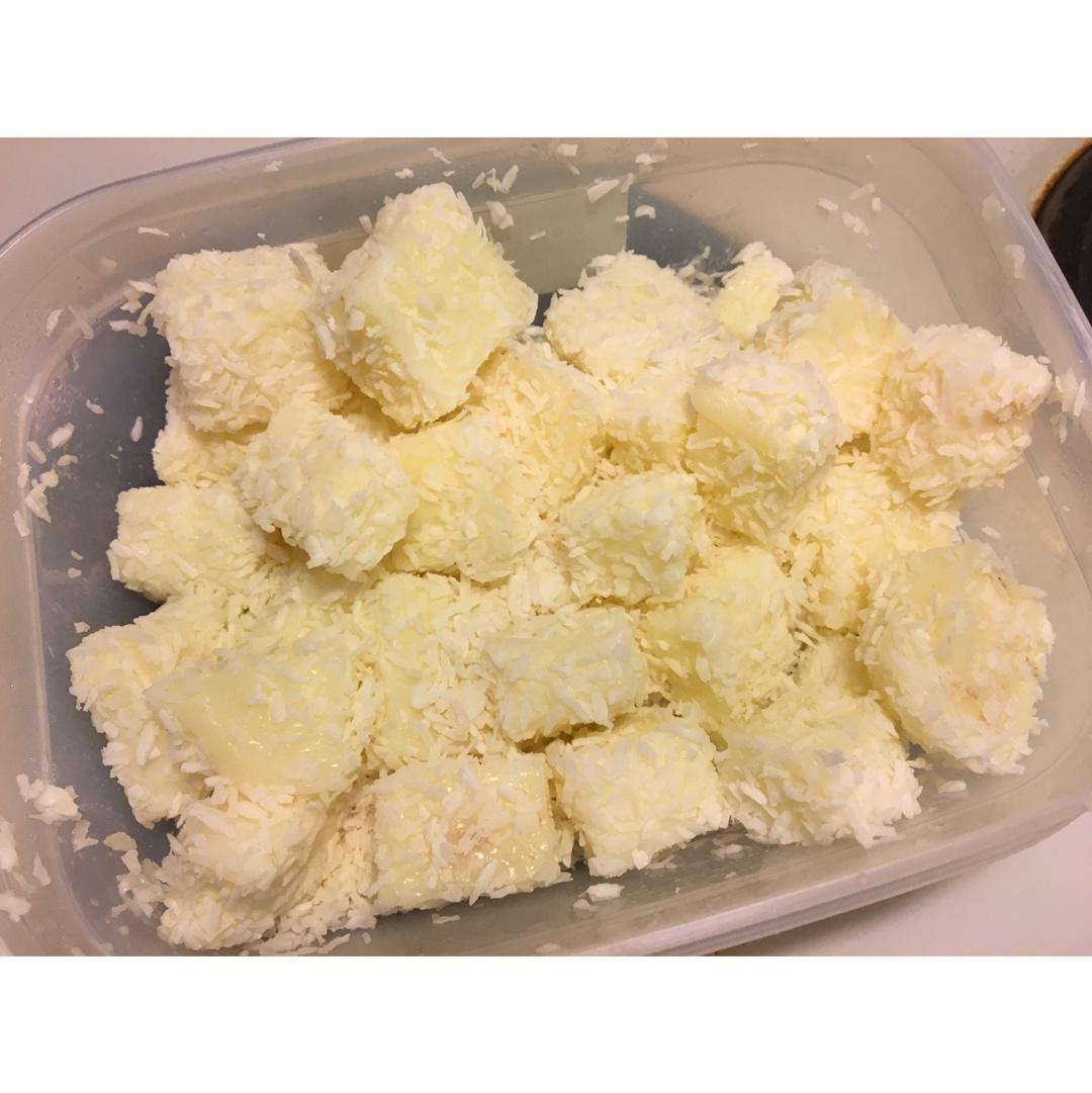 椰丝牛奶小方糕