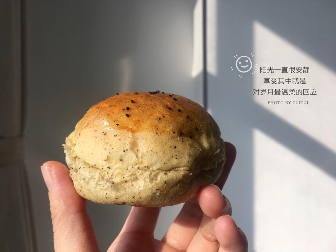 黑芝麻餐包~面包界的黑美人