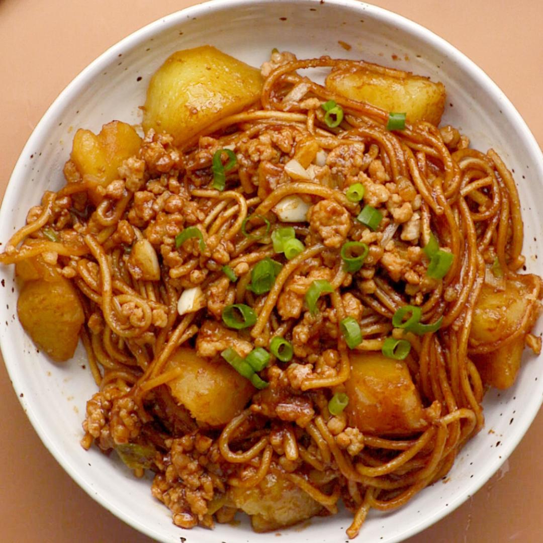 孜然肉末土豆焖面的做法