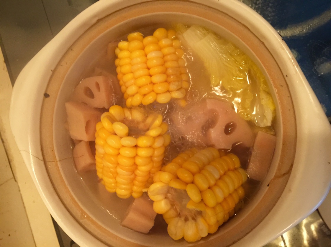 莲藕玉米排骨汤