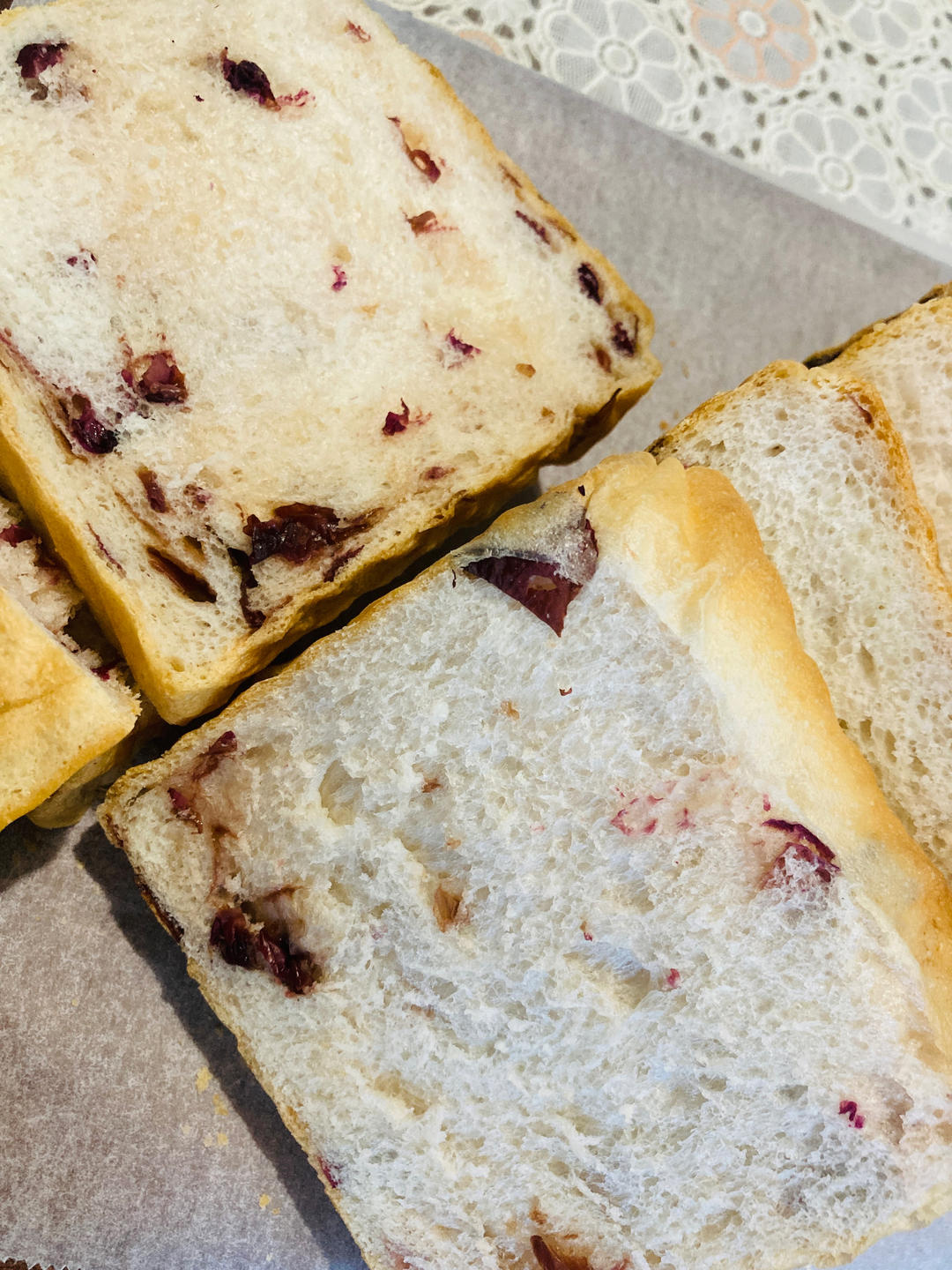 色与香同赋的玫瑰吐司