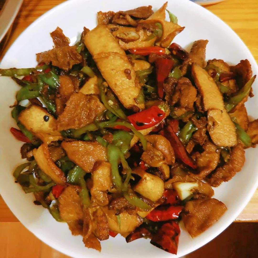 辣椒豆腐干炒五花肉-五花肉这么做太香了，不油腻还营养，只要简单3步就能搞定