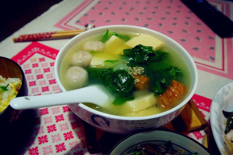白菜豆腐贡丸汤的做法