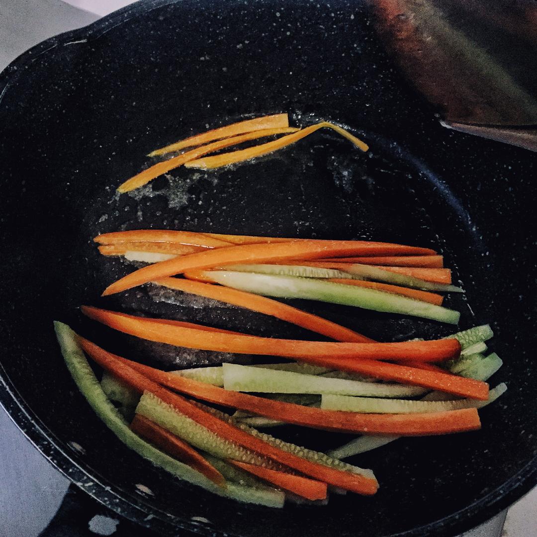 奶酪紫菜包饭的做法 步骤1