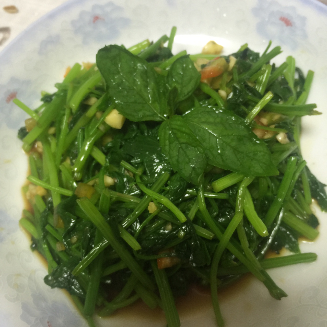 凉拌芹菜