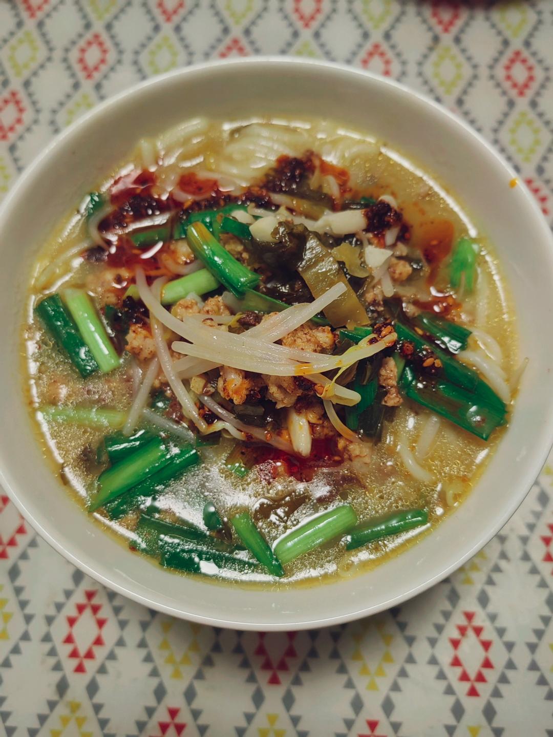 昆明小锅米线（视频在最后）