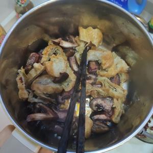 电煮锅版：香菇肥牛捞河粉的做法 步骤11