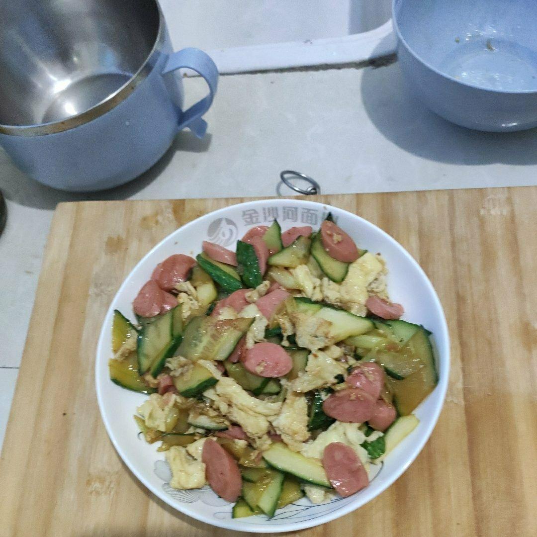 黄瓜香肠炒鸡蛋