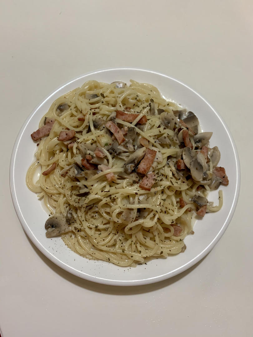 家常奶油培根蘑菇                 意大利面🍝                     Creamy bacon        mushroom fettuccine