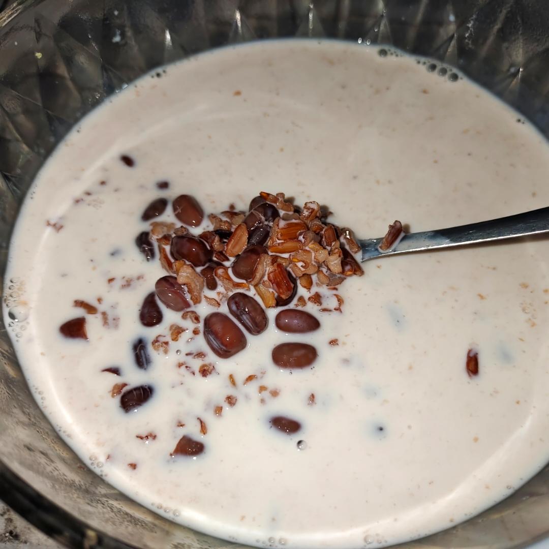 红豆黑米牛奶粥